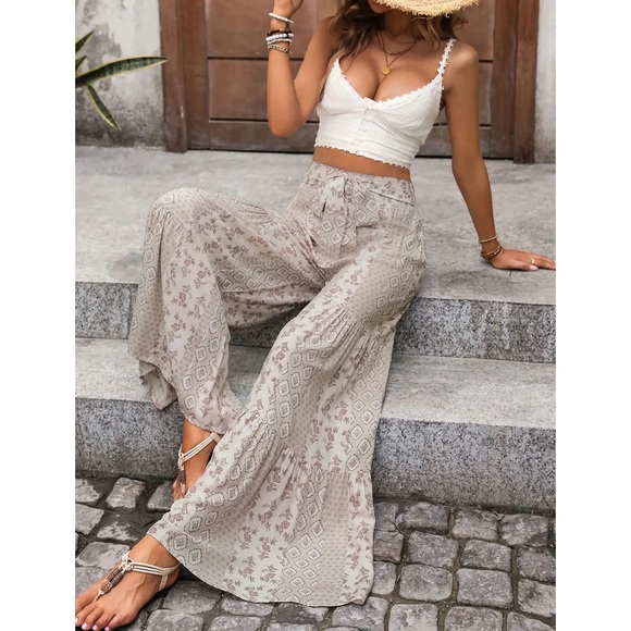 BRAND NEW WITH TAGS Multi-Print Flowy Wide Leg Pants with Tie Waist - Picture 2 of 5